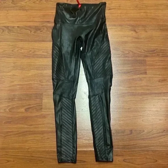 Spanx Faux Leather Moto Leggings in Black Size med - Picture 4 of 8